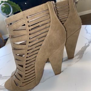 Brand new size 8 never worn